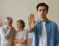 En conclusión, afirman expertos, un hijo puede amar profundamente a sus padres y, al mismo tiempo, decidir reducir el contacto si considera que esa es la manera más saludable de preservar tanto su bienestar. ESPECIAL / CANVA