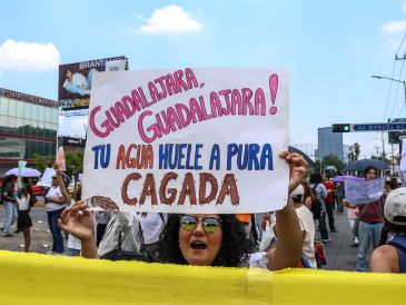 Los manifestantes exigen acciones concretas e inmediatas para mejorar la calidad del agua. EL INFORMADOR/A. Navarro
