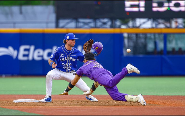 Charros de Jalisco pierde la serie contra Dorados de Chihuahua este sábado en el Estadio Panamericano. CHARROS DE JALISCO