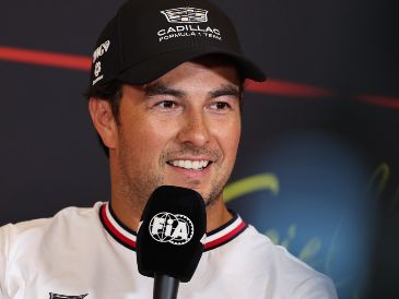 Cadillac presentó el diseño que llevará Checo Pérez durante la actividad en Silverstone. EFE/ A. SZILAGYI.