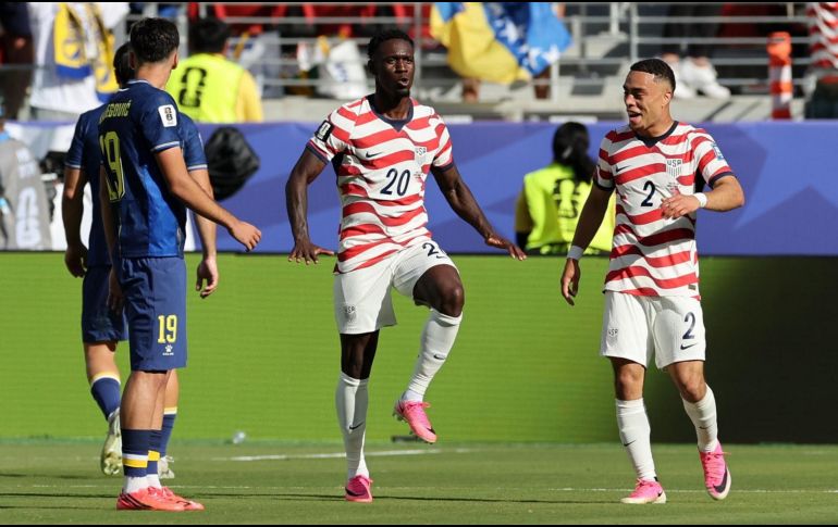Folarin Balogun celebró el primer gol de Estados Unidos a lo LeBron James, en el partido de dieciseisavos de final ante Bosnia y Herzegovina. EFE/B. FANJOY