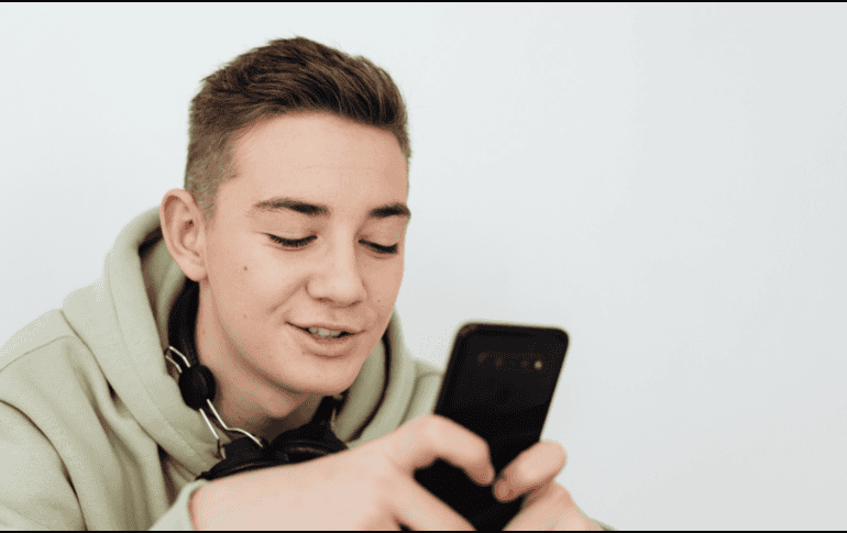 El consumo constante de contenidos de corta duración mantiene al cerebro en un estado de estimulación continua que dificulta la concentración y favorece el agotamiento mental. CANVA