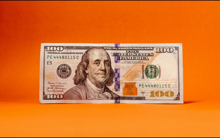 El viernes 3 de julio, el dólar cerró con una cotización de 17.47 pesos por unidad. UNSPLASH / J. BORBA