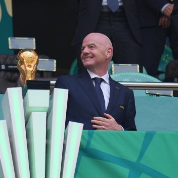 La controversia con Gianni Infantino surgió luego de que Folarin Balogun, expulsado ante Bosnia y Herzegovina, quedara habilitado para jugar gracias a la aplicación del artículo 27 del Código Disciplinario de la FIFA. IMAGO7