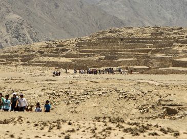 Las miniaturas estaban colocadas cuidadosamente en torno a piedras dispuestas de forma semicircular y varias muestran marcas de fuego. EFE/ ARCHIVO