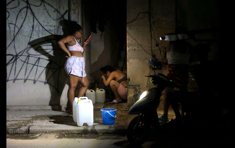 Cuba sufrió este lunes un nuevo apagón nacional por una desconexión total del Sistema Eléctrico Nacional, el tercero en lo que va de 2026 y el octavo en casi 24 meses. EFE/E. Mastrascusa