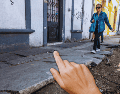 La normativa municipal exige que los habitantes realicen el aseo diario de su banqueta sin excepción. EL INFORMADOR / ARCHIVO