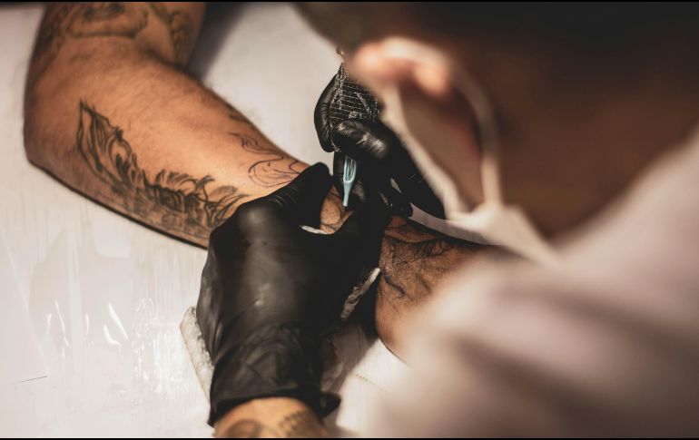 El programa CultivArte y la DICOE ofrecen un curso gratuito de tatuaje desde cero en Zapopan. Unsplash
