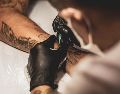El programa CultivArte y la DICOE ofrecen un curso gratuito de tatuaje desde cero en Zapopan. Unsplash
