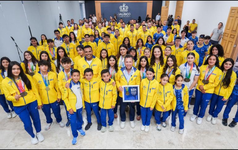 Pablo Lemus reconoció a la delegación campeona de la Olimpiada Nacional CONADE 2026 y anunció el aumento de incentivos para atletas y entrenadores. CORTESÍA.