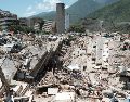 Fotografía que muestra edificios colapsados de la Mision Vivienda OPPE luego del doble terremoto de magnitud 7.2 y 7.5 ocurrido el pasado 24 de junio en La Guaira. EFE/X. Olleros