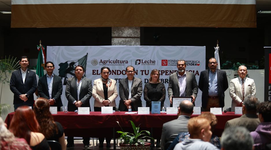 Leche para el Bienestar inauguró una feria del libro para impulsar la lectura y la capacitación de su personal. CORTESÍA.