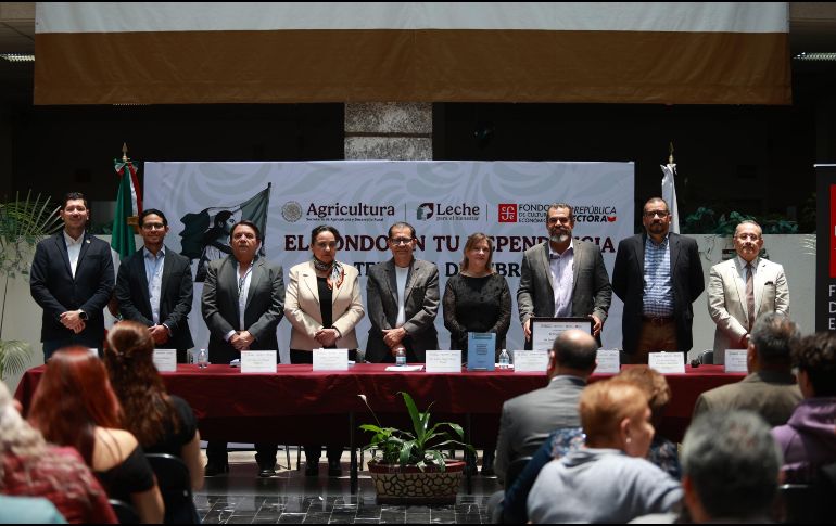 Leche para el Bienestar inauguró una feria del libro para impulsar la lectura y la capacitación de su personal. CORTESÍA.