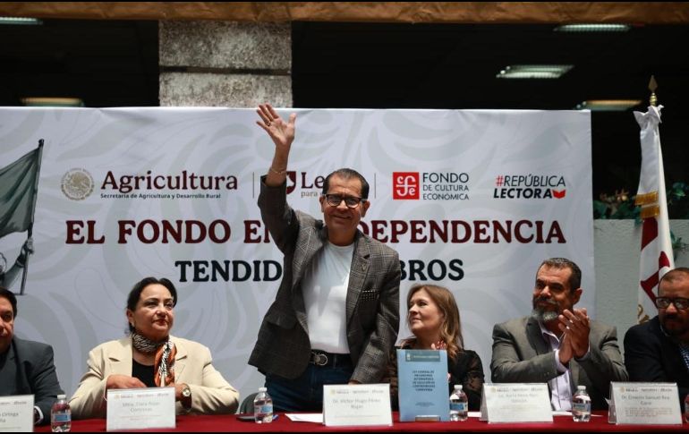 Leche para el Bienestar inauguró una feria del libro para impulsar la lectura y la capacitación de su personal. CORTESÍA.