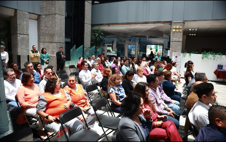 Leche para el Bienestar inauguró una feria del libro para impulsar la lectura y la capacitación de su personal. CORTESÍA.