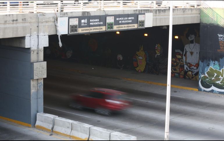 Entre 2024 y 2026, los radares de fotoinfracción documentaron al menos 10 vehículos que circularon a más de 200 kilómetros por hora en el Periférico. EL INFORMADOR/Archivo