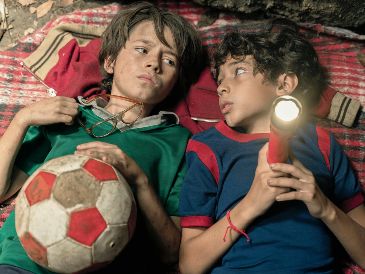 Yago Andreus y Aldo Emiliano Navarro construyen el corazón emocional de la serie a través de una amistad que desafía el miedo. CORTESÍA