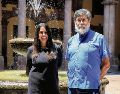 Violeta Ponce Sánchez, jefa de Conservación y Restauración de la Secretaría de Cultura de Jalisco, e Ignacio Gómez Arriola, arquitecto perito en restauración del INAH en Jalisco, posan desde el Edificio Arroniz. EL INFORMADOR/ J. Acosta