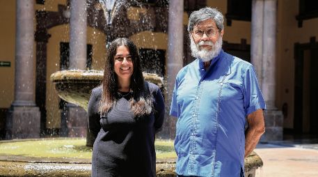 Violeta Ponce Sánchez, jefa de Conservación y Restauración de la Secretaría de Cultura de Jalisco, e Ignacio Gómez Arriola, arquitecto perito en restauración del INAH en Jalisco, posan desde el Edificio Arroniz. EL INFORMADOR/ J. Acosta