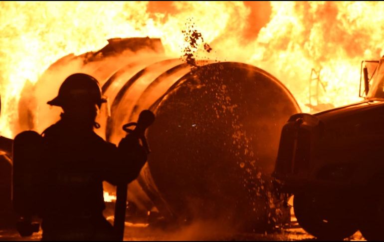 El incendio se registró en un área que almacenaba hidrocarburos. ESPECIAL/UEPCBJ