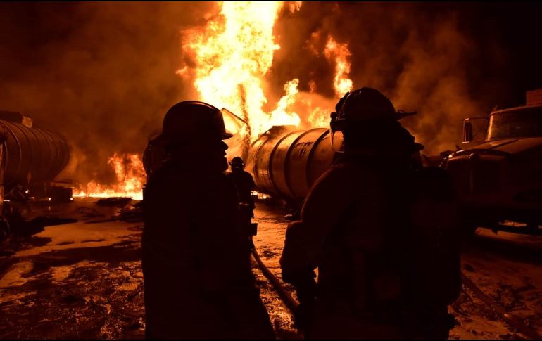 El incendio se registró en un área que almacenaba hidrocarburos. ESPECIAL/UEPCBJ
