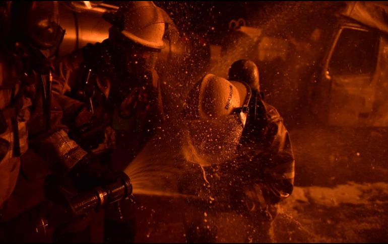 El incendio se registró en un área que almacenaba hidrocarburos. ESPECIAL/UEPCBJ