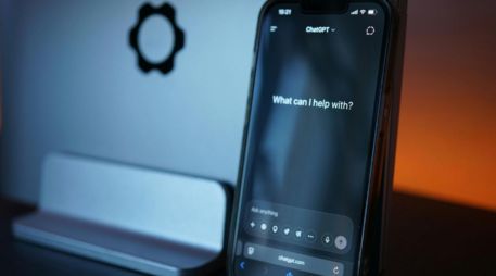 El nuevo modelo de voz de ChatGPT que elimina las conversaciones robóticas y mejora la interacción con respuestas más naturales y personalizadas. CANVA