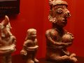 La magnitud de la exposición se refleja en sus números, reuniendo más de 100 piezas y lotes de diversos acervos arqueológicos y etnográficos. EFE/M. Guzmán