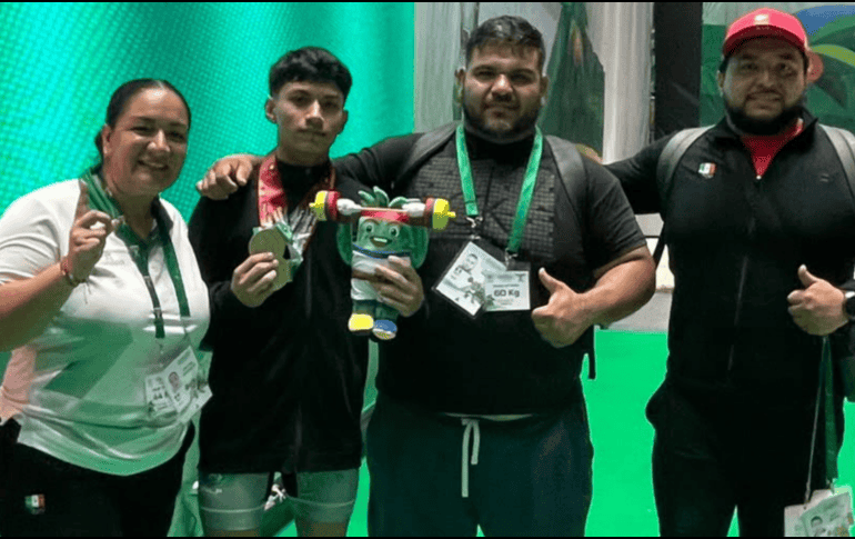 El representante de Yucatán se quedó con el primer puesto en envión tras levantar 142 kilogramos. X/@OlimpismoMex