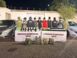 Además de los arrestos, autoridades decomisaron  armas largas, granadas, cartuchos, droga, equipo táctico, equipo de radiocomunicación y vehículos. ESPECIAL/SSPC