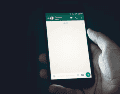 Revisa las fotos que almacena tu WhatsApp de manera periódica y haz una limpieza. UNPSLASH