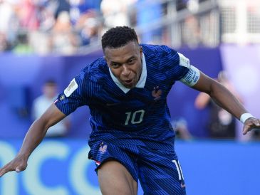 Fotografía del jugador Kylian Mbappé de Francia celebrando un gol en un partido por los octavos de final del Mundial 2026. EFE/A. Colmenares