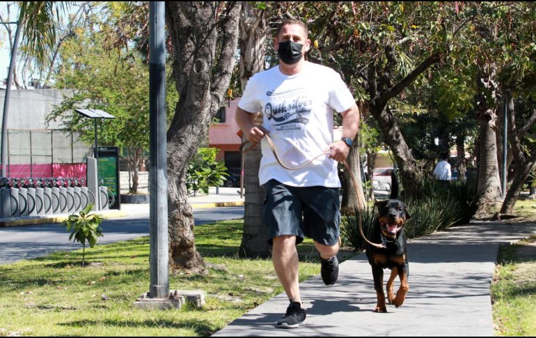 El calentamiento previo y la hidratación constante son reglas de oro antes de correr con tu perro. EL INFORMADOR / ARCHIVO