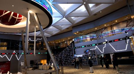 Este jueves resaltaron las pérdidas de las emisoras América Móvil, Banco del Bajío, Grupo Carso, Vesta y Arca Continental. EFE/M. Irham