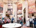 La exposición está conformada por fotografías, carteles, programas de mano, libros, autógrafos, objetos y materiales audiovisuales. CORTESÍA