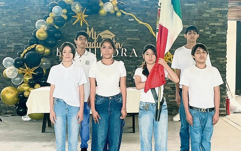&nbsp;Los honores a la bandera dieron por terminado un año escolar. ESPECIAL