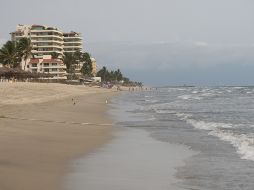 Playa del Cuale fue la única en Jalisco que rebasó el parámetro permitido de enterococos. EL IFORMADOR/ARCHIVO