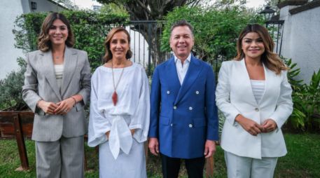 Mónica Magaña Mendoza, diputada Local por el Distrito 10 de Zapopan; Maye Villa de Lemus, presidenta del Sistema DIF Jalisco; el Gobernador del Estado, Pablo Lemus Navarro, y Gabriela Cárdenas Rodríguez, diputada Local por el Distrito 6 de Zapopan (de izquierda a derecha). GOBIERNO DE JALISCO