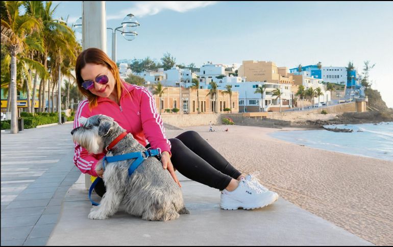 Uno de los principales atractivos para convivir con los perros es el Malecón de Mazatlán. ESPECIAL