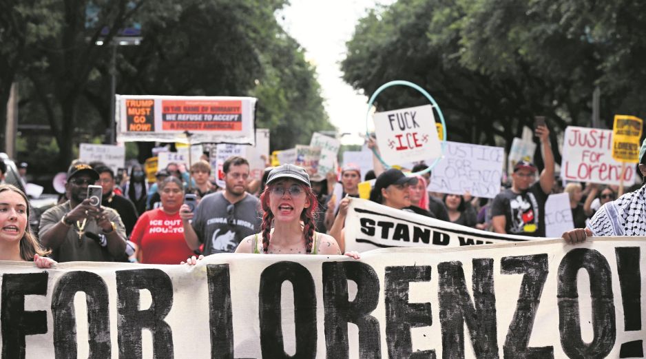 Manifestantes marcharon por el corazón de Houston para denunciar la muerte de Lorenzo Salgado, así como la violencia contra la comunidad migrante y en particular los mexicanos. AFP/R. SCHEMIDT