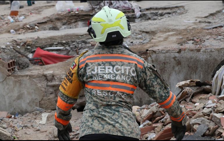 Además de las tareas de rescate, México envió más de 70 toneladas de ayuda humanitaria mediante un puente aéreo de ocho vuelos y dos buques de la Secretaría de Marina. EFE/R. Martínez