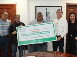 Nava Martínez recibió el reconocimiento de Diego Monraz Villaseñor, Secretario de Transporte (Setran), Juan Huerta Pérez, Secretario General de la CTM Jalisco, y Emira Corella Valencia, Directora de Recaudo de la Secretaría de Transporte. ESPECIAL / Gestión del Territorio Jalisco