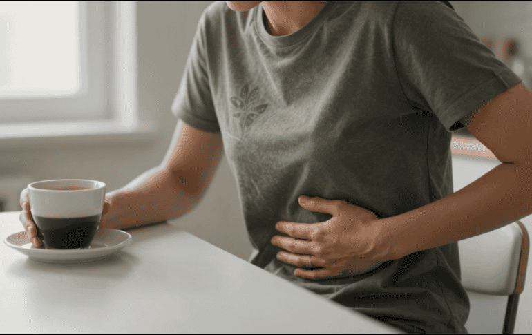Consumir café negro antes de ingerir cualquier alimento incrementa la respuesta de la glucosa en la sangre en aproximadamente un 50%. ESPECIAL / CANVA