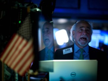 Además de la caída de los indicadores, el mercado bursátil se vio sacudido por una nueva subida en el petróleo WTI. AFP/ARCHIVO