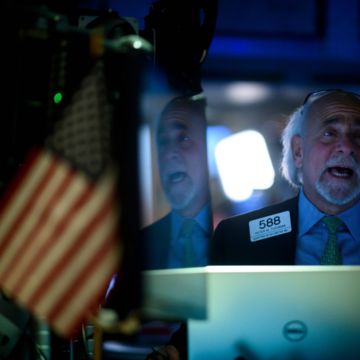 Además de la caída de los indicadores, el mercado bursátil se vio sacudido por una nueva subida en el petróleo WTI. AFP/ARCHIVO