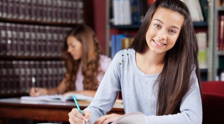 Es momento de actuar y considerar una opción educativa que te prepare para el futuro y te brinde más oportunidades. UVM