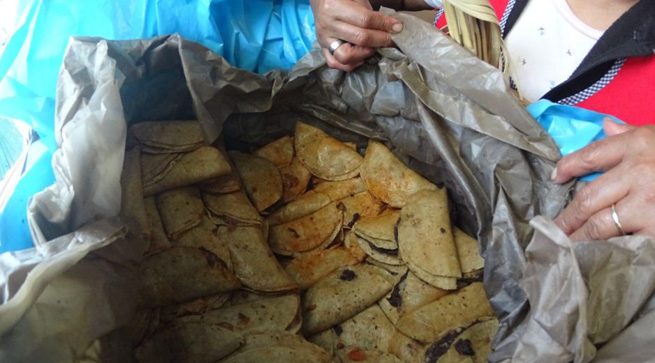 La relevancia de los tacos de canasta ha trascendido las calles para posicionarse en los rankings gastronómicos más prestigiosos, siendo catalogados como una de las comidas callejeras más populares y mejor valoradas del mundo. NOTIMEX/ARCHIVO