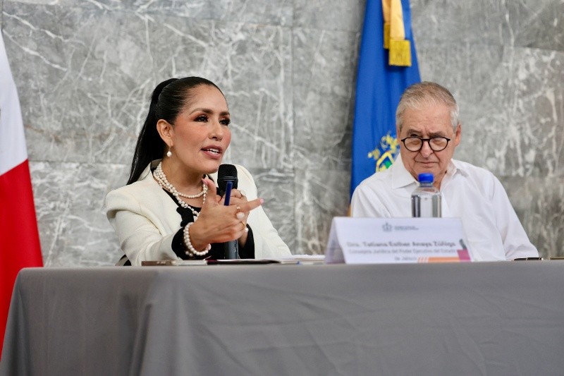 Tatiana Anaya Zúñiga, Consejera Jurídica del Poder Ejecutivo del Estado de Jalisco y Enrique Ibarra Pedroza, Presidente de El Colegio de Jalisco. CORTESÍA