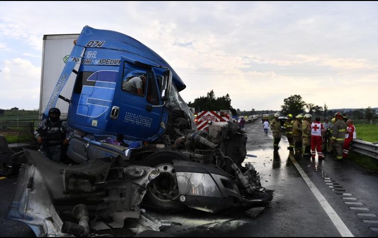 El saldo del percance vial fueron dos personas lesionadas. PC y Bomberos de Jalisco