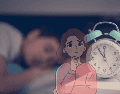 La luz artificial de estos equipos confunde al cerebro, haciéndole creer que aún es de día y retrasando el proceso de adormecimiento. CANVA